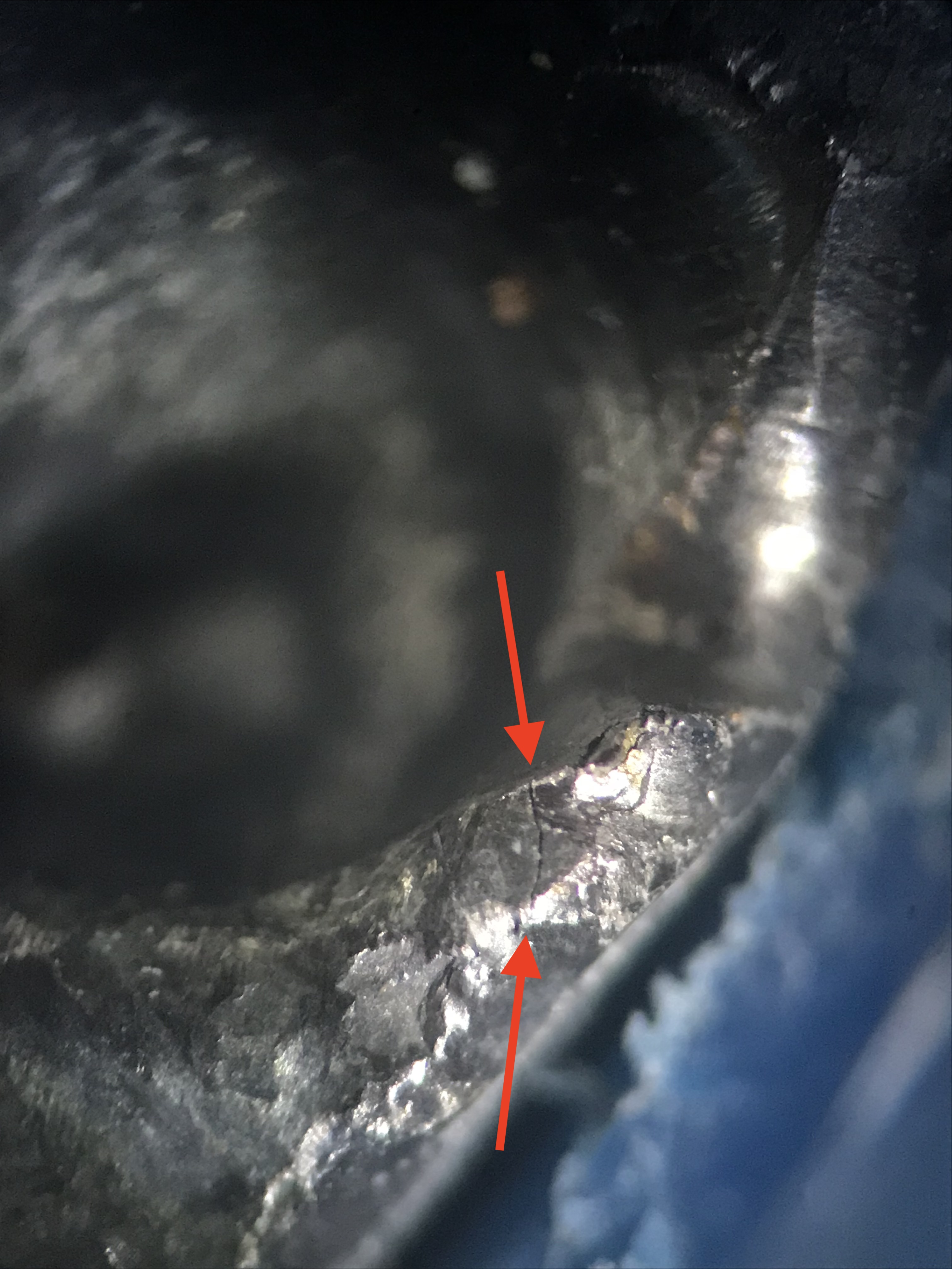 Scarpa insert cracks zoom front crack.jpg